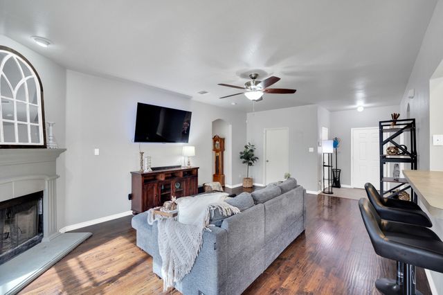 313 Shadow Bend Drive, Red Oak, TX 75154