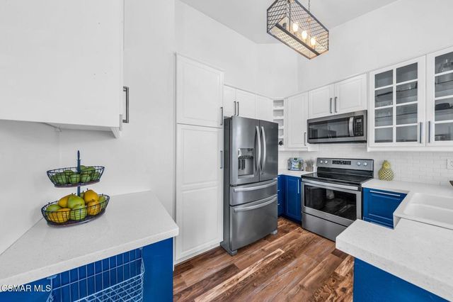 2450 Pleasant Way N, Thousand Oaks, CA 91362