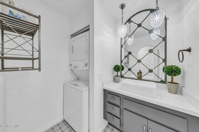 2450 Pleasant Way N, Thousand Oaks, CA 91362