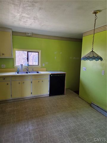 220 Pleasantview Drive, Salina, NY 13088