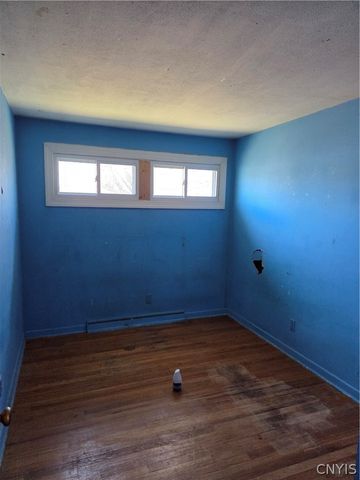 220 Pleasantview Drive, Salina, NY 13088