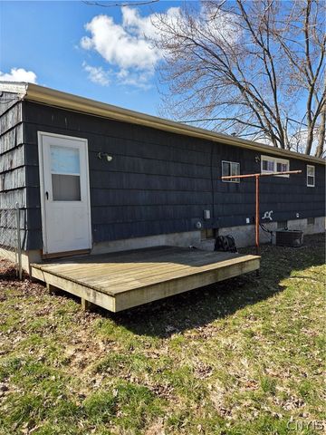 220 Pleasantview Drive, Salina, NY 13088