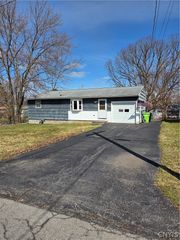 220 Pleasantview Drive, Salina, NY 13088