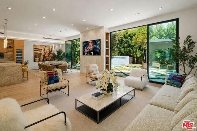 1130 N Poinsettia Place, West Hollywood, CA 90046