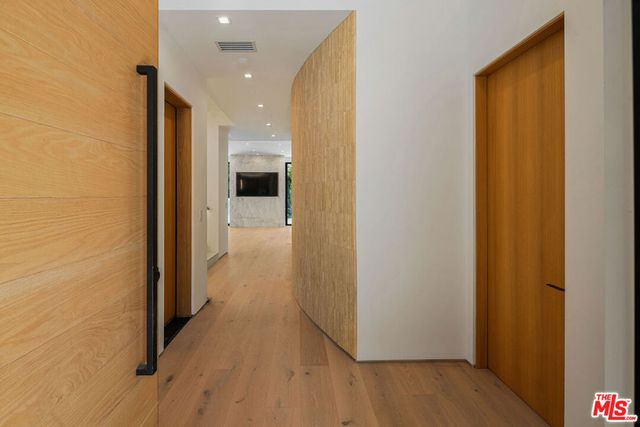 1130 N Poinsettia Place, West Hollywood, CA 90046