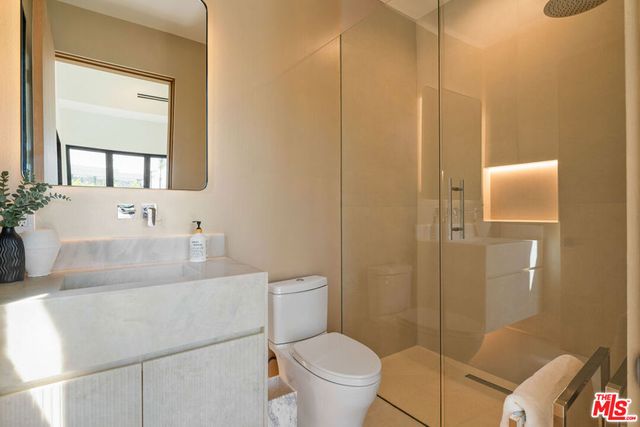 1130 N Poinsettia Place, West Hollywood, CA 90046