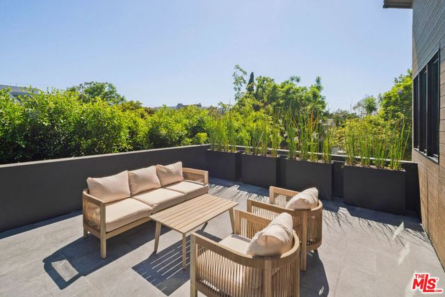 1130 N Poinsettia Place, West Hollywood, CA 90046