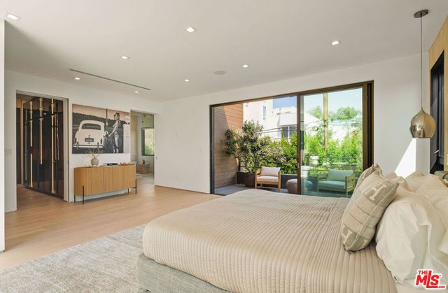 1130 N Poinsettia Place, West Hollywood, CA 90046