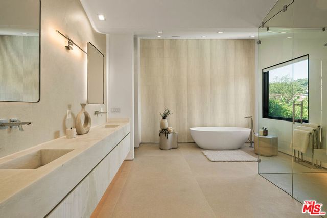 1130 N Poinsettia Place, West Hollywood, CA 90046