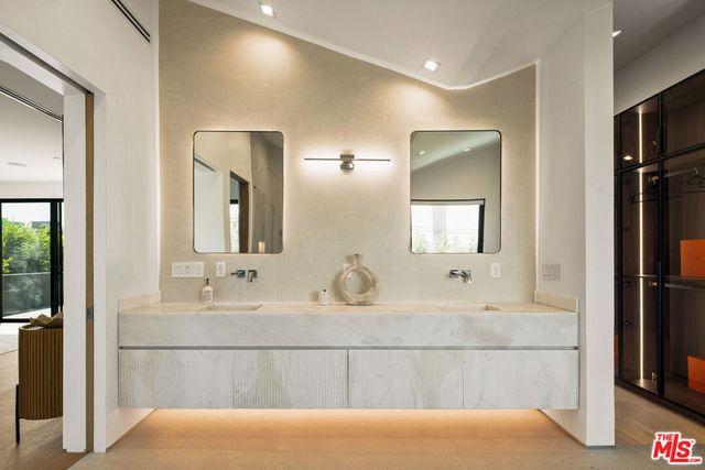 1130 N Poinsettia Place, West Hollywood, CA 90046