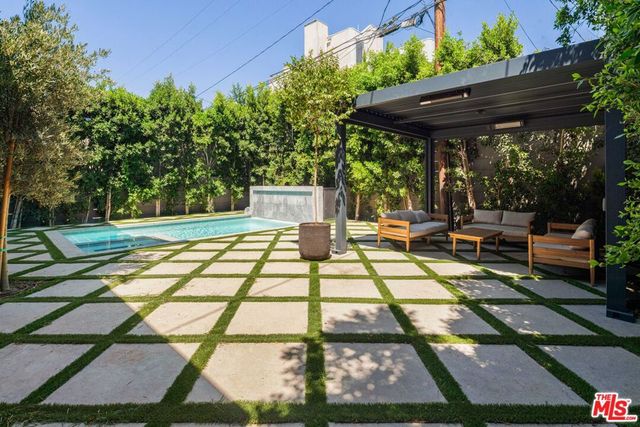 1130 N Poinsettia Place, West Hollywood, CA 90046