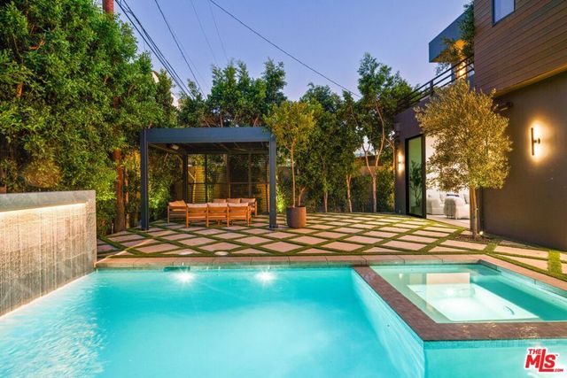 1130 N Poinsettia Place, West Hollywood, CA 90046