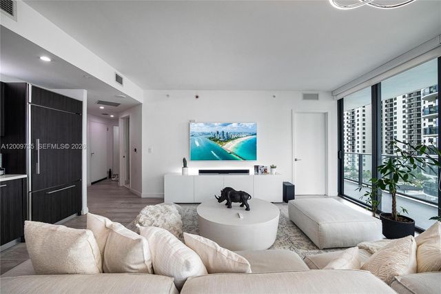 45 SW 9th St 1508, Miami, FL 33130