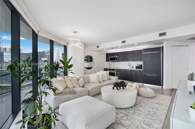 45 SW 9th St 1508, Miami, FL 33130