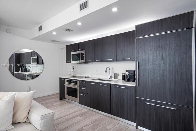 45 SW 9th St 1508, Miami, FL 33130