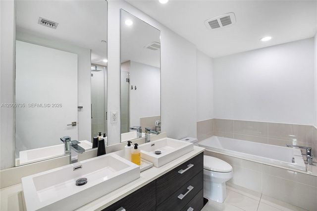 45 SW 9th St 1508, Miami, FL 33130