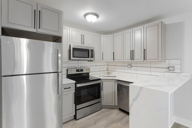 1301 W Estes Avenue 1W, Chicago, IL 60626