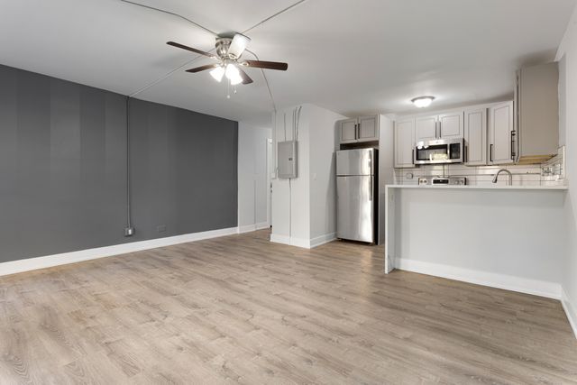 1301 W Estes Avenue 1W, Chicago, IL 60626