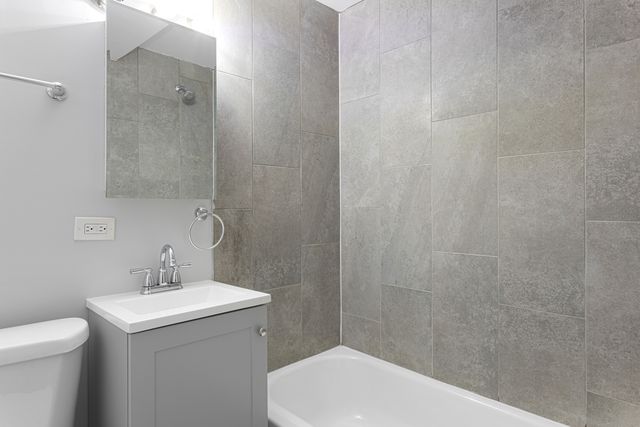 1301 W Estes Avenue 1W, Chicago, IL 60626