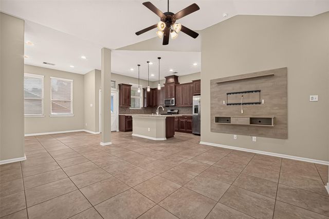 186 Biltmore Loop, Montgomery, TX 77316