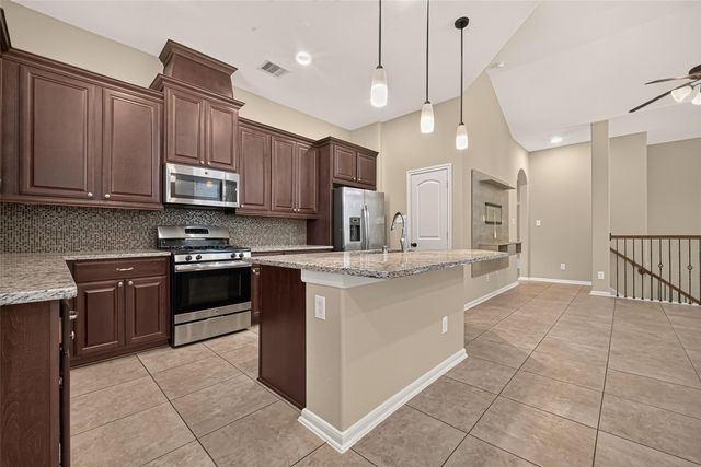 186 Biltmore Loop, Montgomery, TX 77316