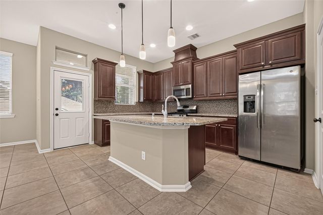 186 Biltmore Loop, Montgomery, TX 77316