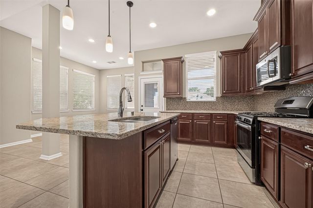 186 Biltmore Loop, Montgomery, TX 77316