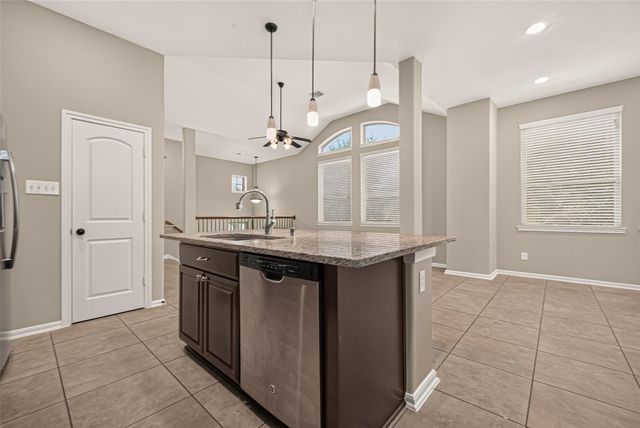 186 Biltmore Loop, Montgomery, TX 77316