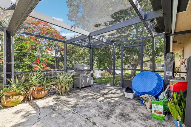 7160 NW 4th Ave, Boca Raton, FL 33487