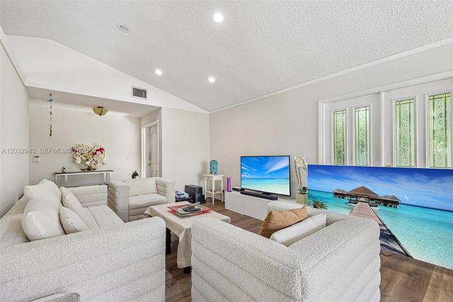7160 NW 4th Ave, Boca Raton, FL 33487