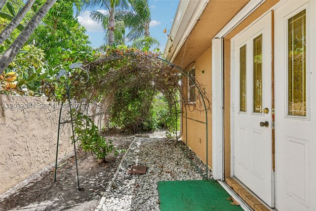 7160 NW 4th Ave, Boca Raton, FL 33487