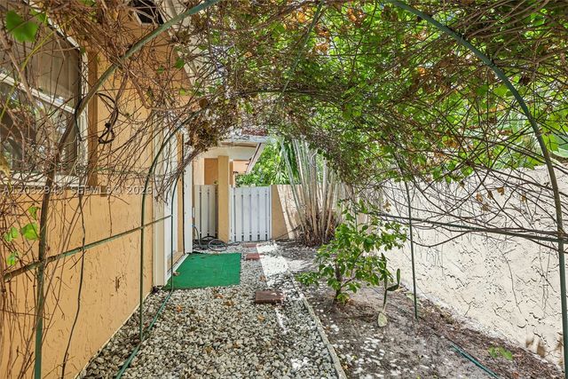 7160 NW 4th Ave, Boca Raton, FL 33487
