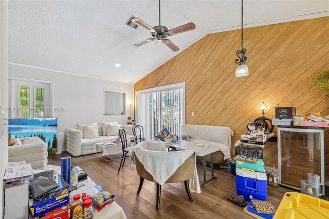 7160 NW 4th Ave, Boca Raton, FL 33487