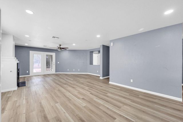 1125 E Milada Drive, Phoenix, AZ 85042