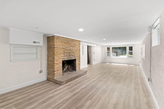 8 OAK AVE, Gaithersburg, MD 20877