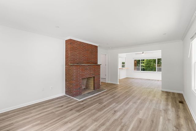 8 OAK AVE, Gaithersburg, MD 20877
