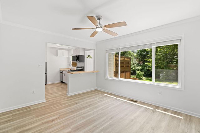 8 OAK AVE, Gaithersburg, MD 20877