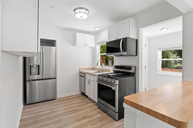 8 OAK AVE, Gaithersburg, MD 20877