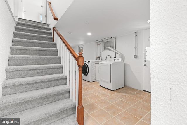 8 OAK AVE, Gaithersburg, MD 20877