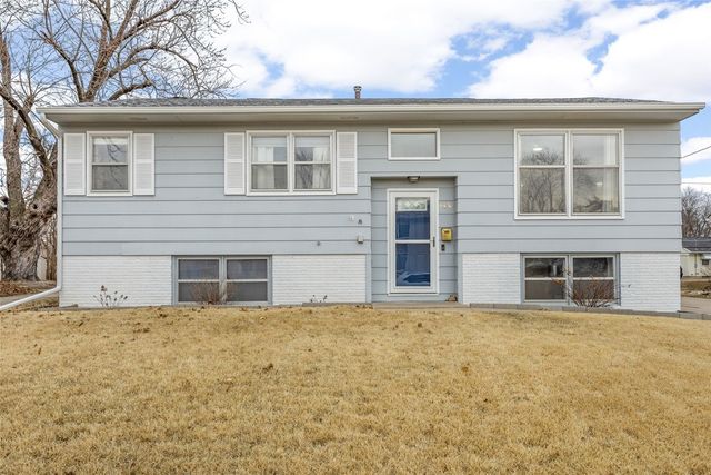 4436 Rushmore Drive NE, Cedar Rapids, IA 52402