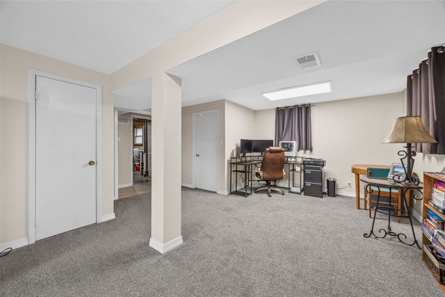 4436 Rushmore Drive NE, Cedar Rapids, IA 52402