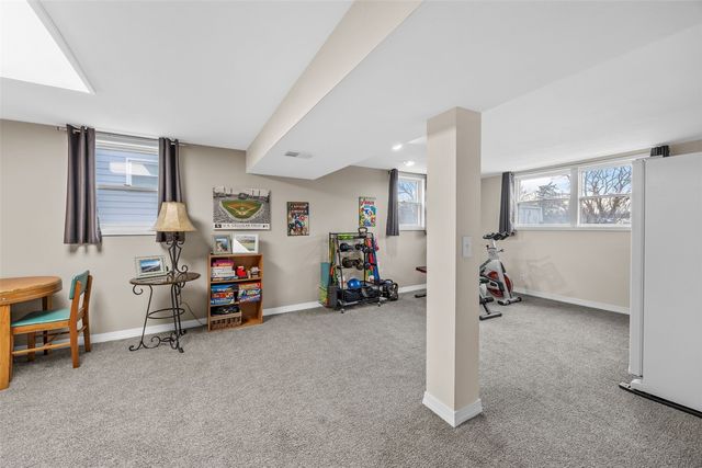 4436 Rushmore Drive NE, Cedar Rapids, IA 52402