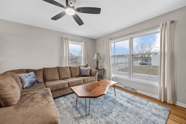 4436 Rushmore Drive NE, Cedar Rapids, IA 52402