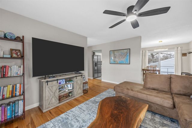 4436 Rushmore Drive NE, Cedar Rapids, IA 52402