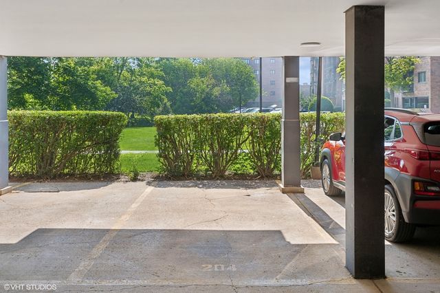 9331 LANDINGS Lane 204, Des Plaines, IL 60016
