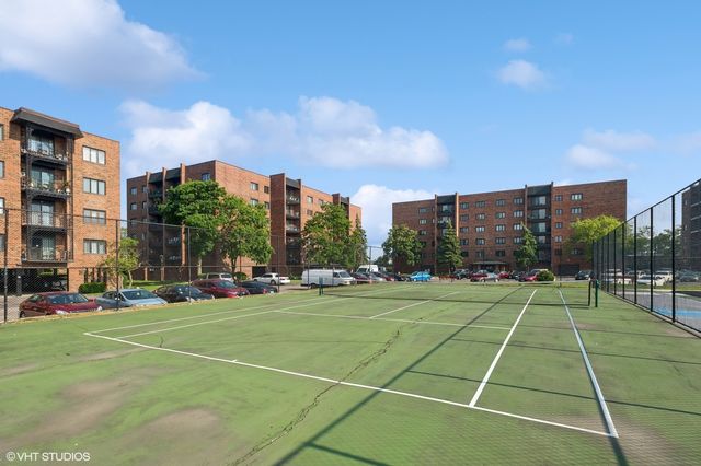 9331 LANDINGS Lane 204, Des Plaines, IL 60016