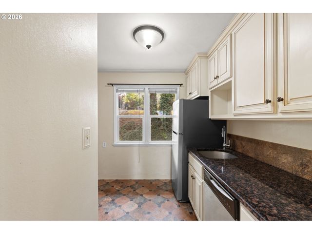 4008 E 14TH St, Vancouver, WA 98661