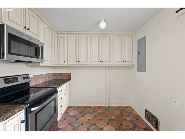 4008 E 14TH St, Vancouver, WA 98661