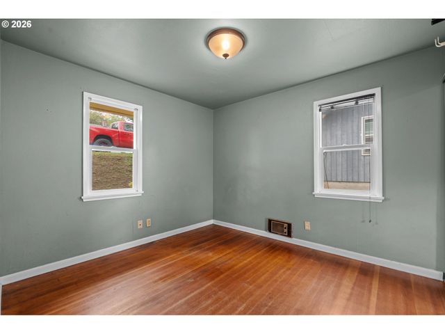 4008 E 14TH St, Vancouver, WA 98661