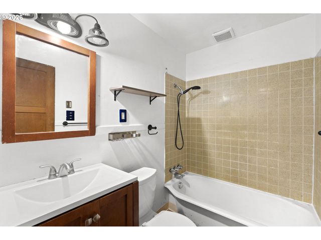 4008 E 14TH St, Vancouver, WA 98661